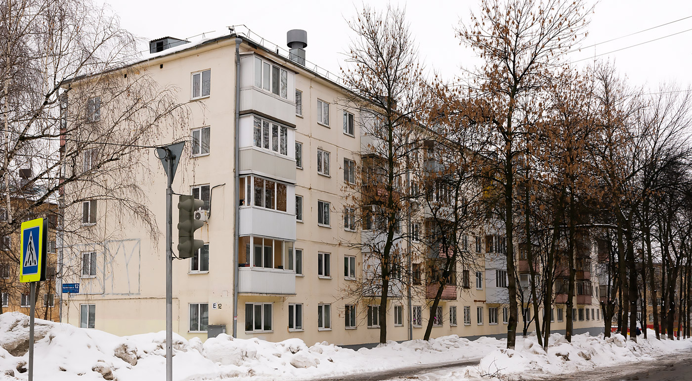 Уфа, Улица Серго Орджоникидзе, 12 / Улица Карима Хакимова, 10