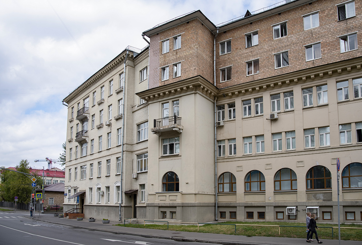Москва, Улица Поликарпова, 10; Улица Поликарпова, 10 / Беговой проезд, 13