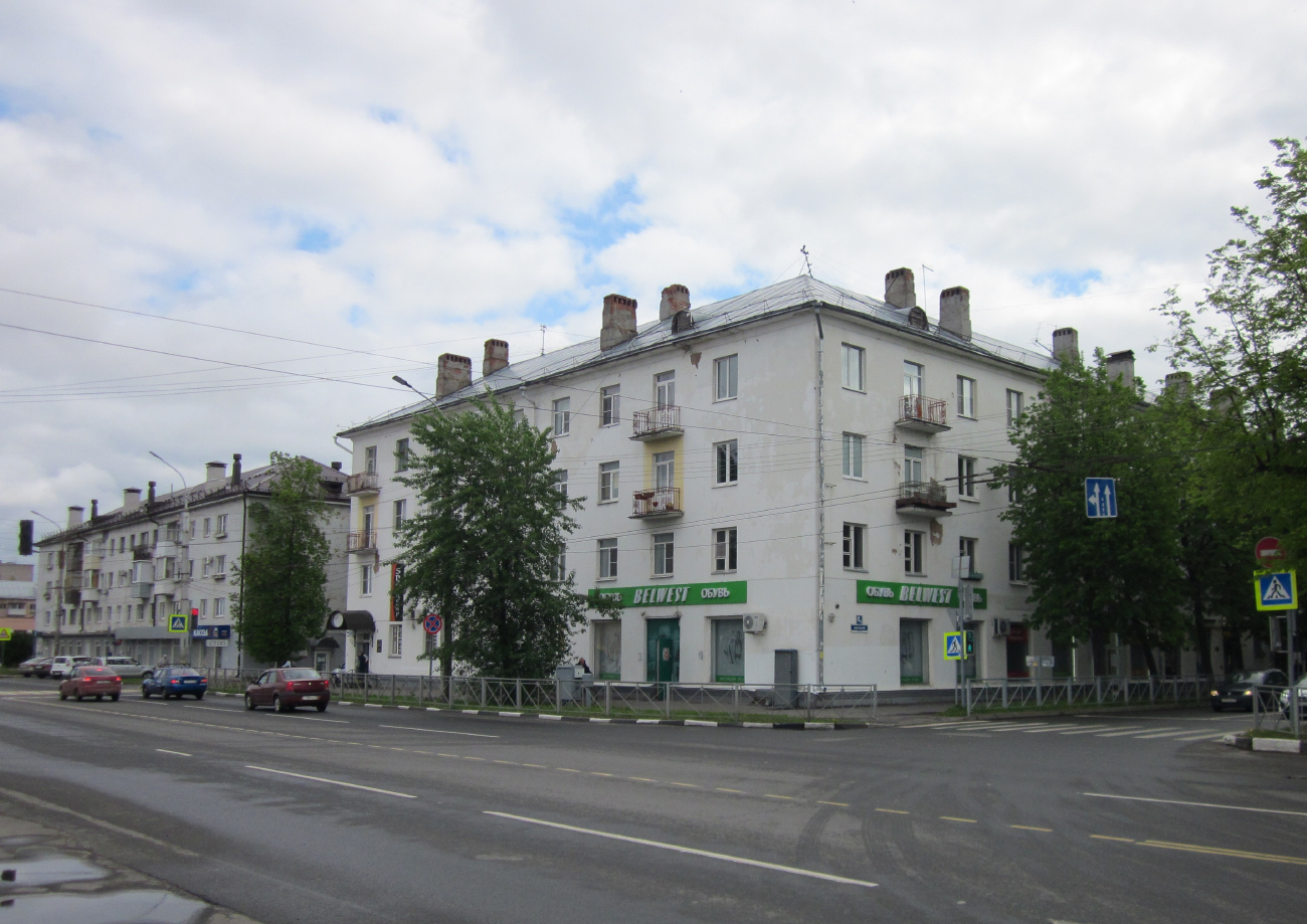 Великий Новгород, Октябрьская улица, 26; Воскресенский бульвар, 12 / Октябрьская улица, 24