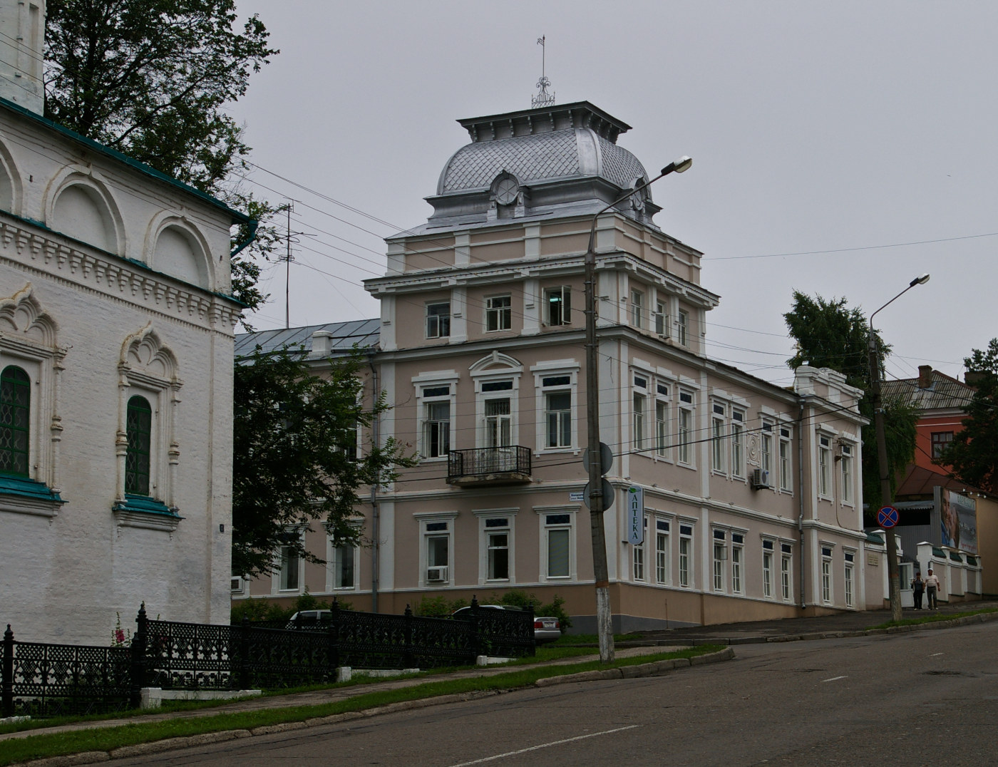 Чебоксары, Улица Константина Иванова, 15 / Улица Бондарева, 13