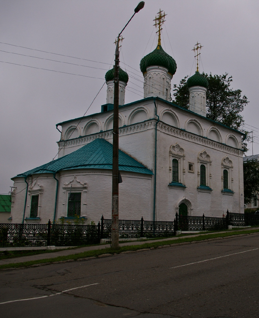 Чебоксары, Улица Константина Иванова, 13 / улица Бондарева, 12А