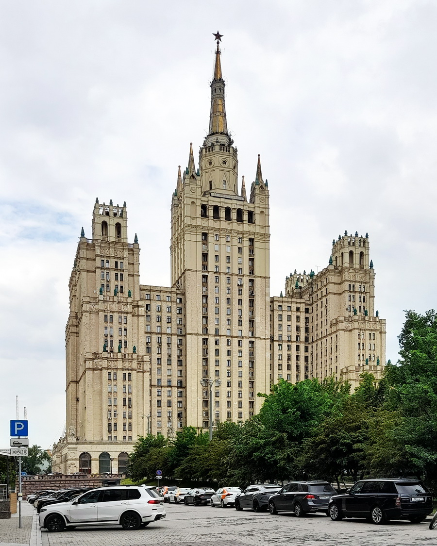 Москва, Кудринская площадь, 1