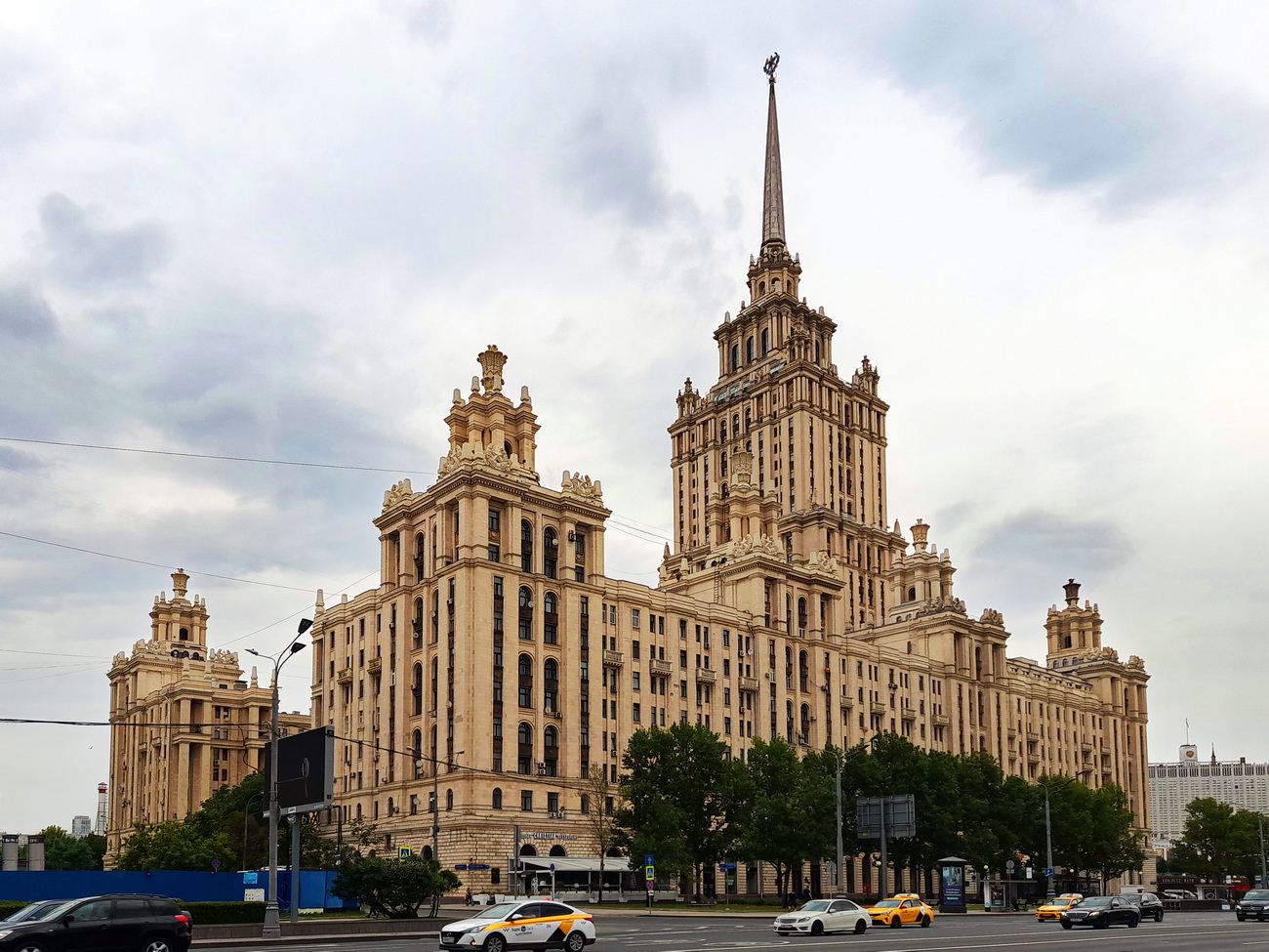 Москва, Кутузовский проспект, 2/1 корп. 1Б; Кутузовский проспект, 2/1 корп. 1А; Кутузовский проспект, 2/1 стр. 1