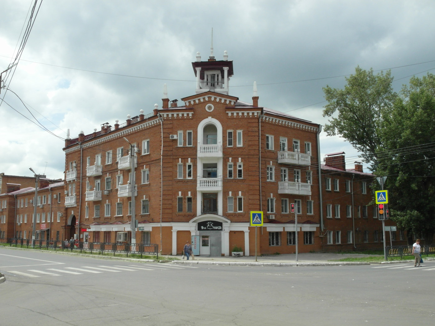 Чапаевск, Улица Ленина, 30 / Пионерская улица, 5