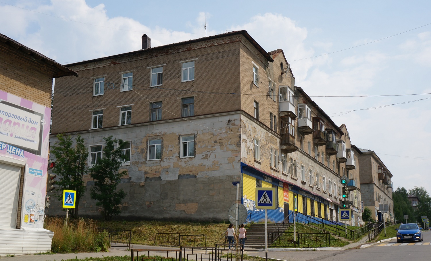 Gubakha, Проспект Ленина, 22 / Улица Павлика Морозова, 13