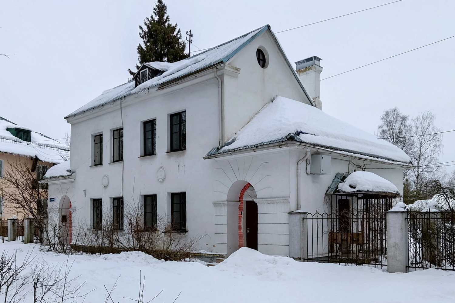 Кировск, Театральная улица, 3