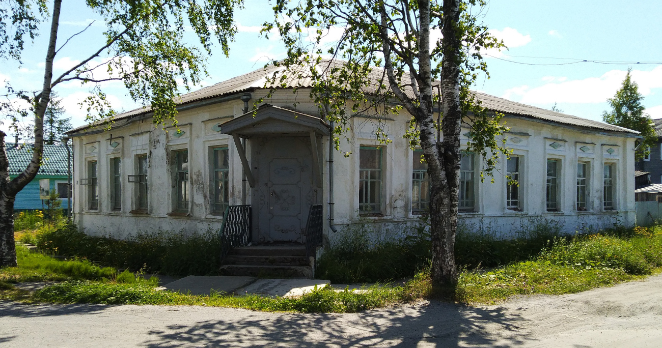 Онега, Проспект Кирова, 79 / Улица Володарского, 4