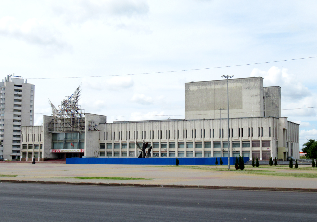 Бобруйск, Ульяновская улица, 35 / Улица 50 лет ВЛКСМ, 31