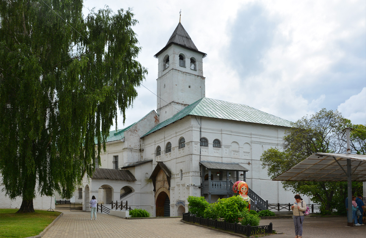 Yaroslavl, Богоявленская площадь, 25 Святые ворота