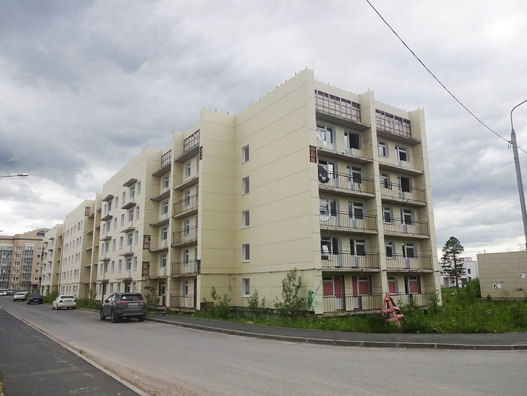 Мирный, Улица Космонавтов, 5