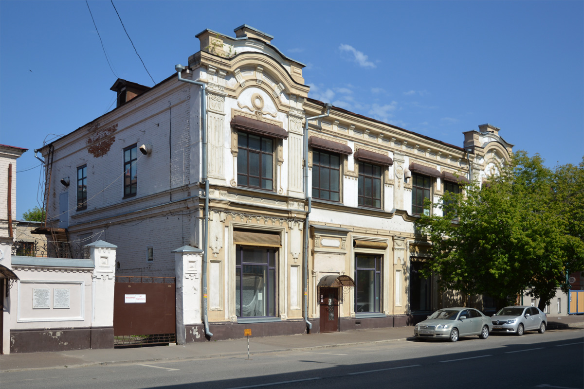 Казань, Улица Парижской Коммуны, 20 / Улица Габдуллы Тукая, 37