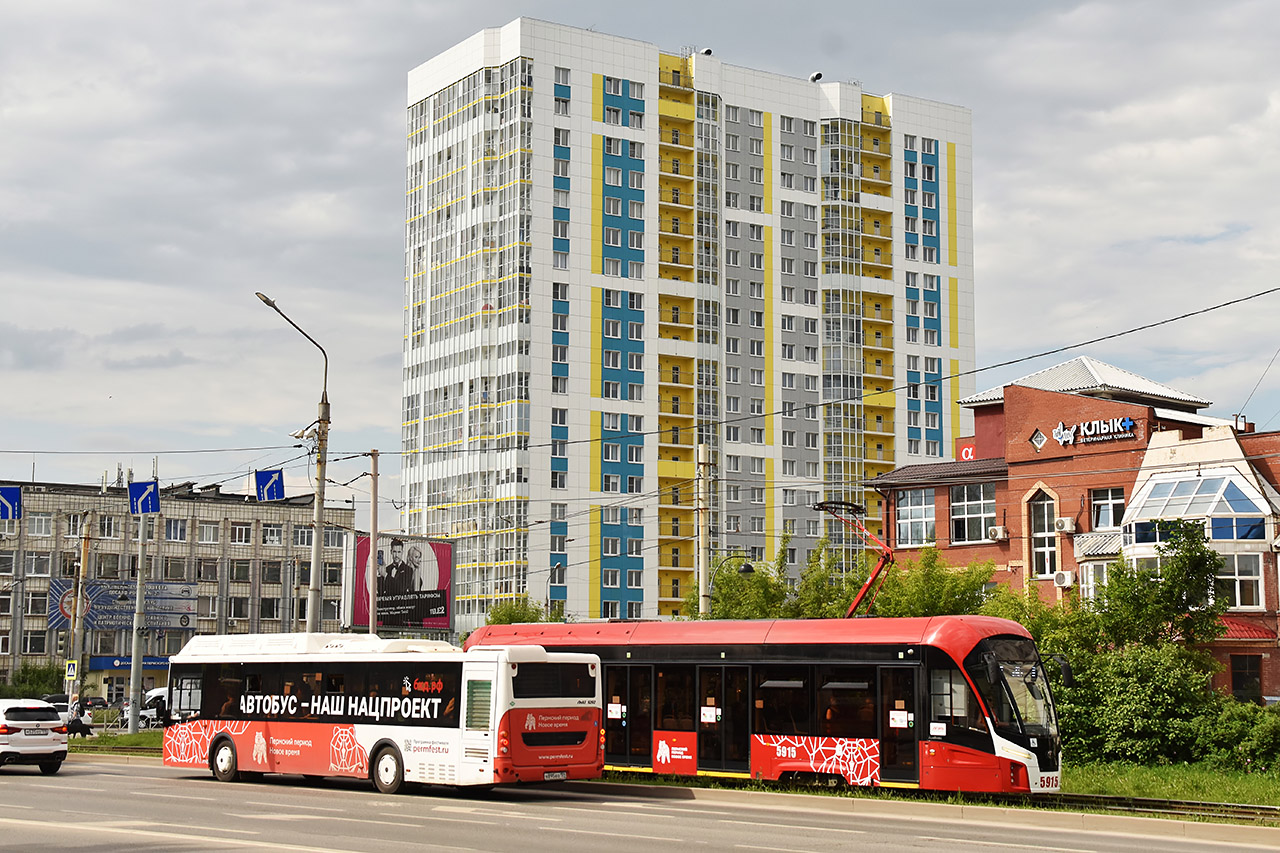 Пермь, Бульвар Гагарина, 74В; Бульвар Гагарина, 70Б