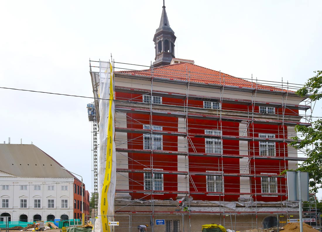 Нарва, Raekoja plats