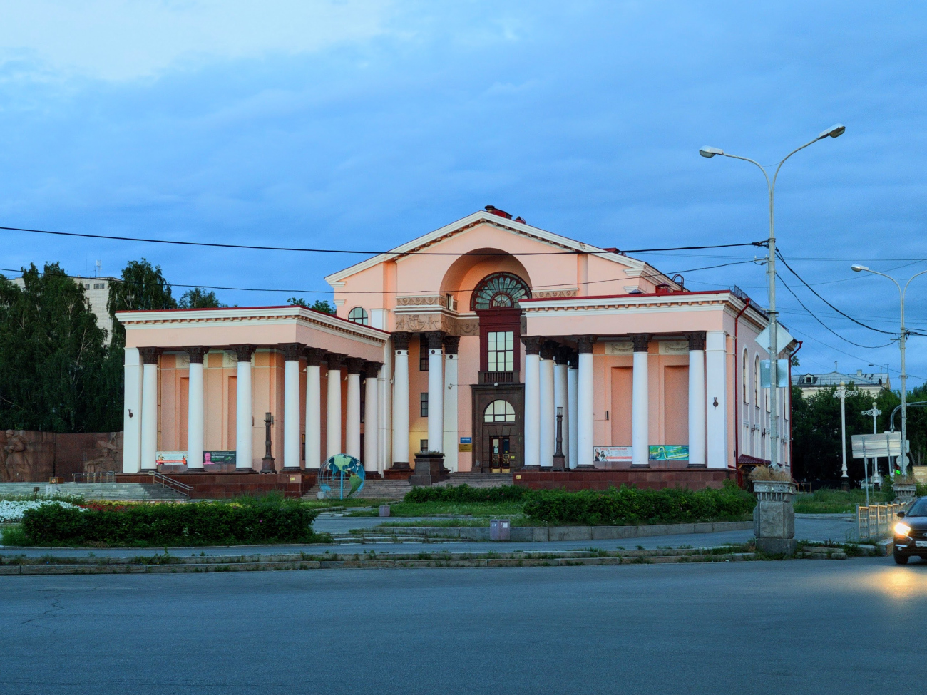 Екатеринбург, Площадь Субботников, 1