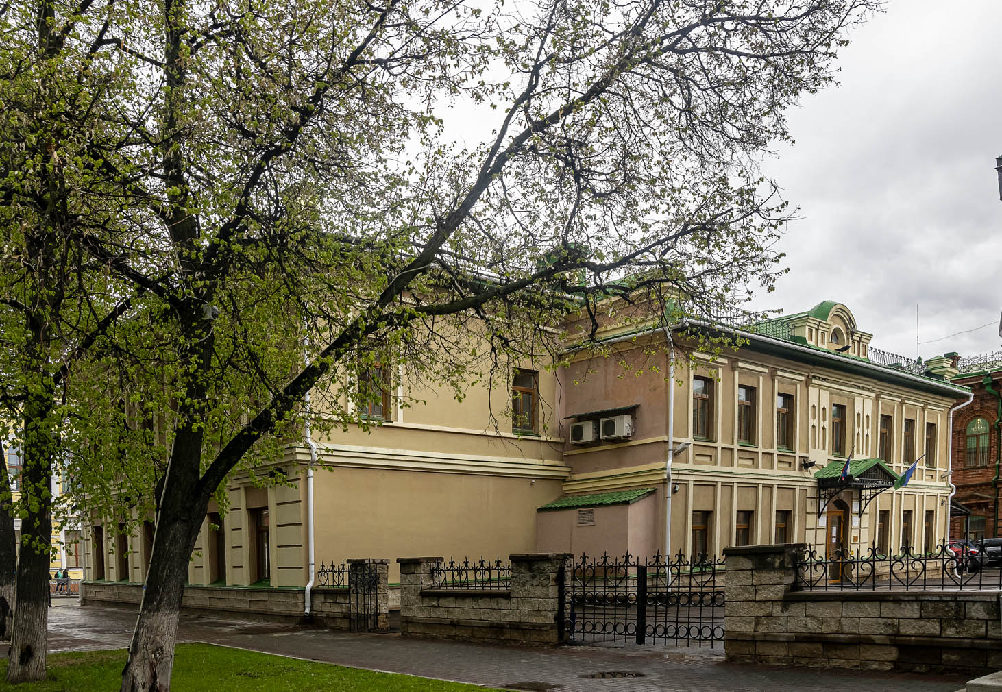 Ufa, Улица Ленина, 12 / Улица Пушкина, 102
