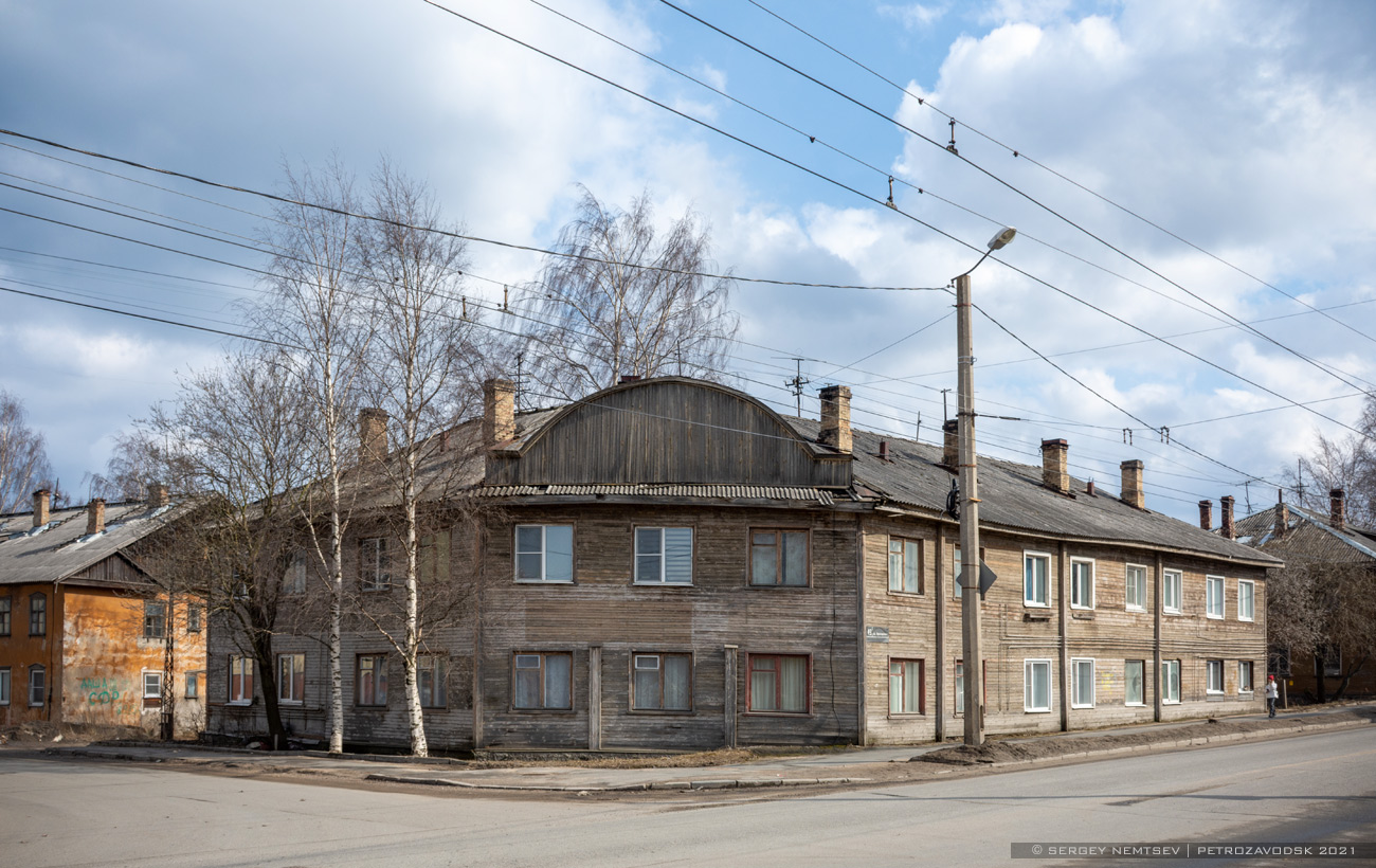 Петрозаводск, Улица Луначарского, 49 / Улица Державина, 15