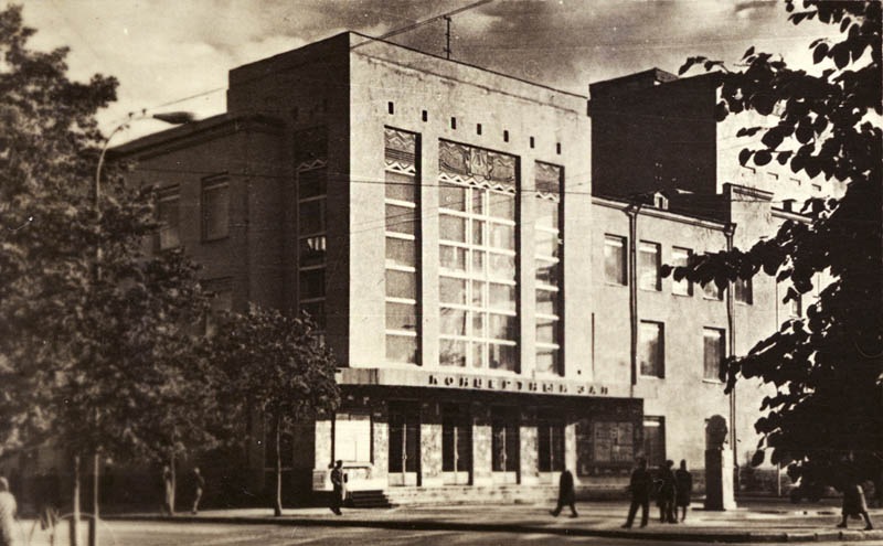 Тюмень, Улица Республики, 34 / Улица Челюскинцев, 45