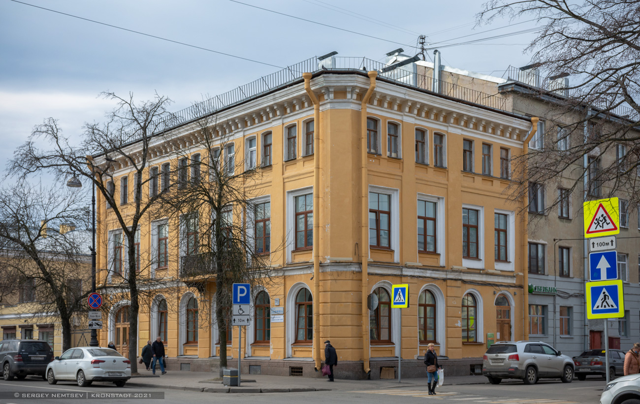 Кронштадт, Проспект Ленина, 21 / Улица Александра Попова, 2