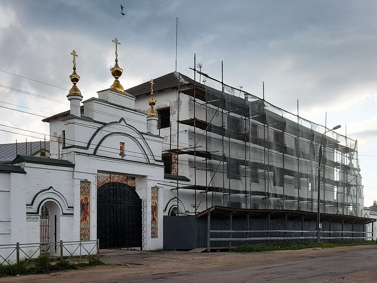 Uglich, Улица 9 Января, 3**; Улица 9 Января, 3