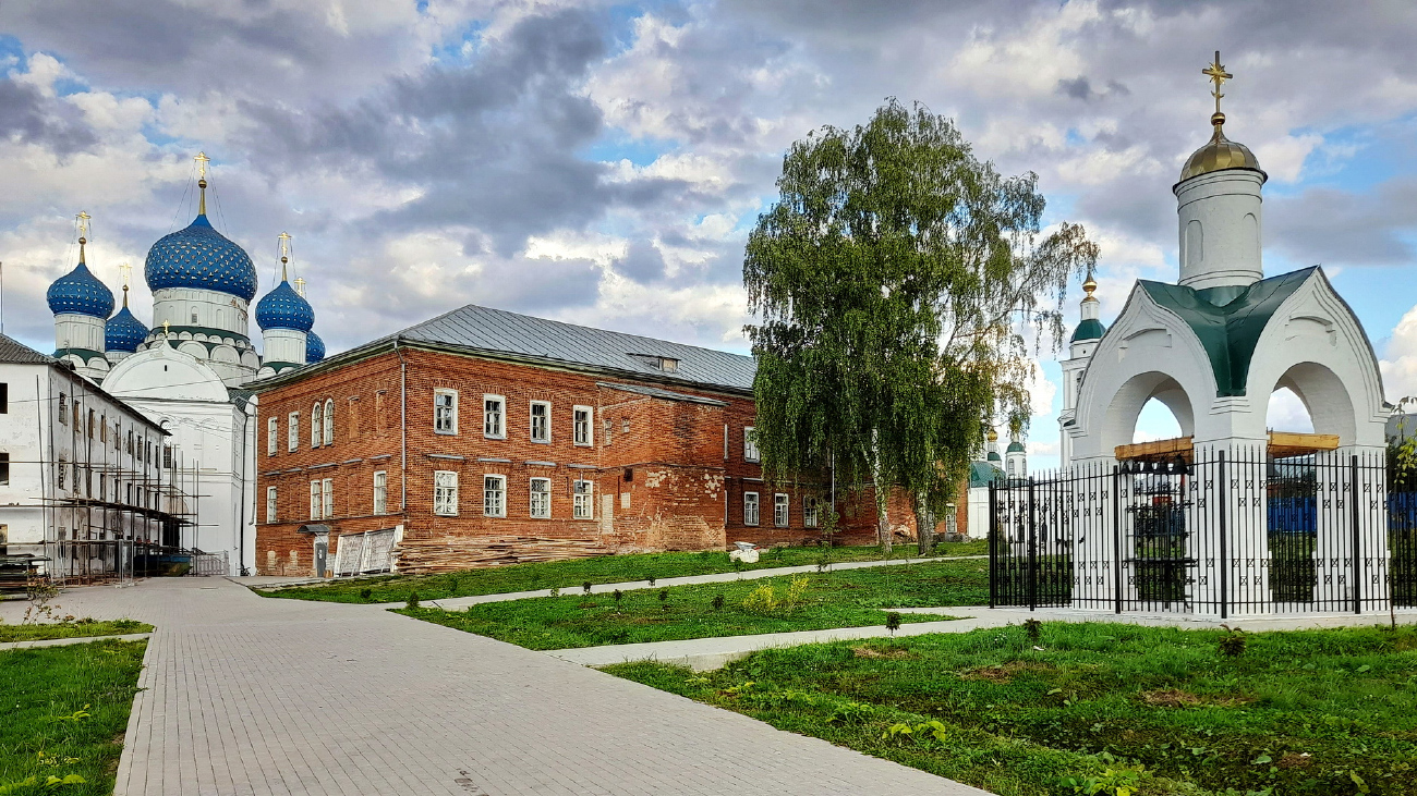 Углич, Улица Студенческий Городок, 2; Улица Студенческий Городок, 1*