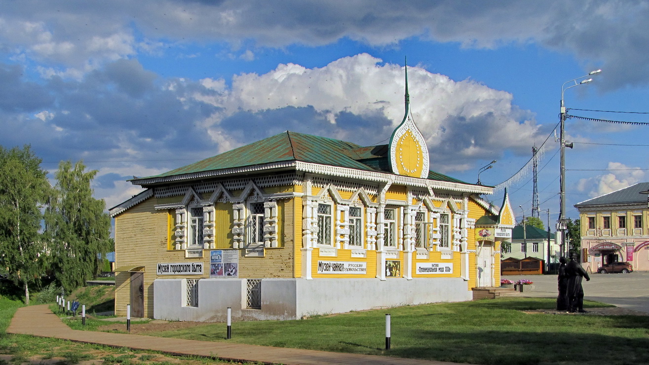 Uglich, Успенская площадь, 5