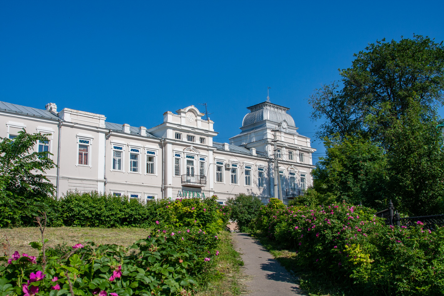Чебоксары, Улица Константина Иванова, 15 / Улица Бондарева, 13