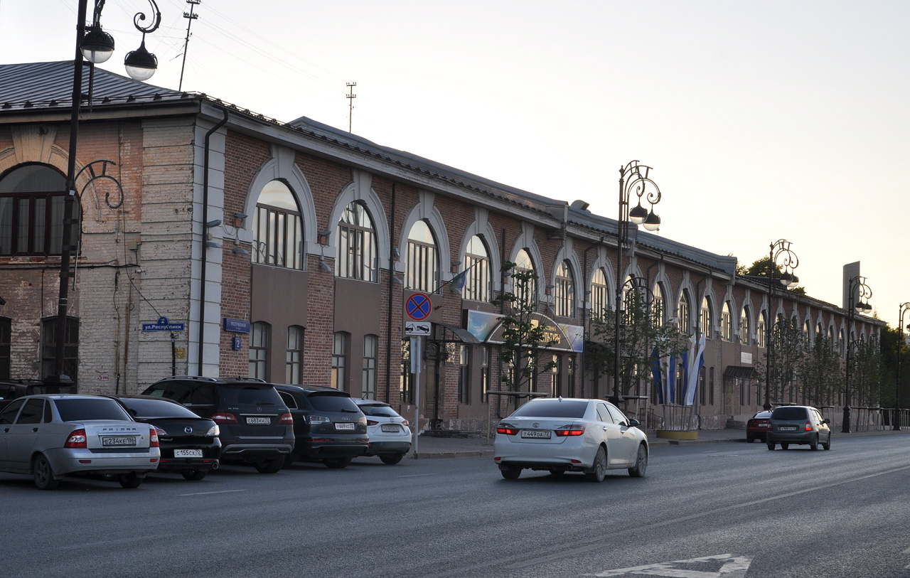 Тюмень, Улица Республики, 2 / Улица Ленина, 1