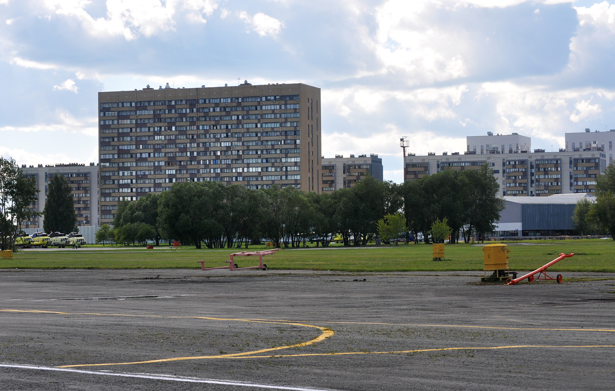 Тюмень, Интернациональная улица, 199 корп. 1; Интернациональная улица, 195А