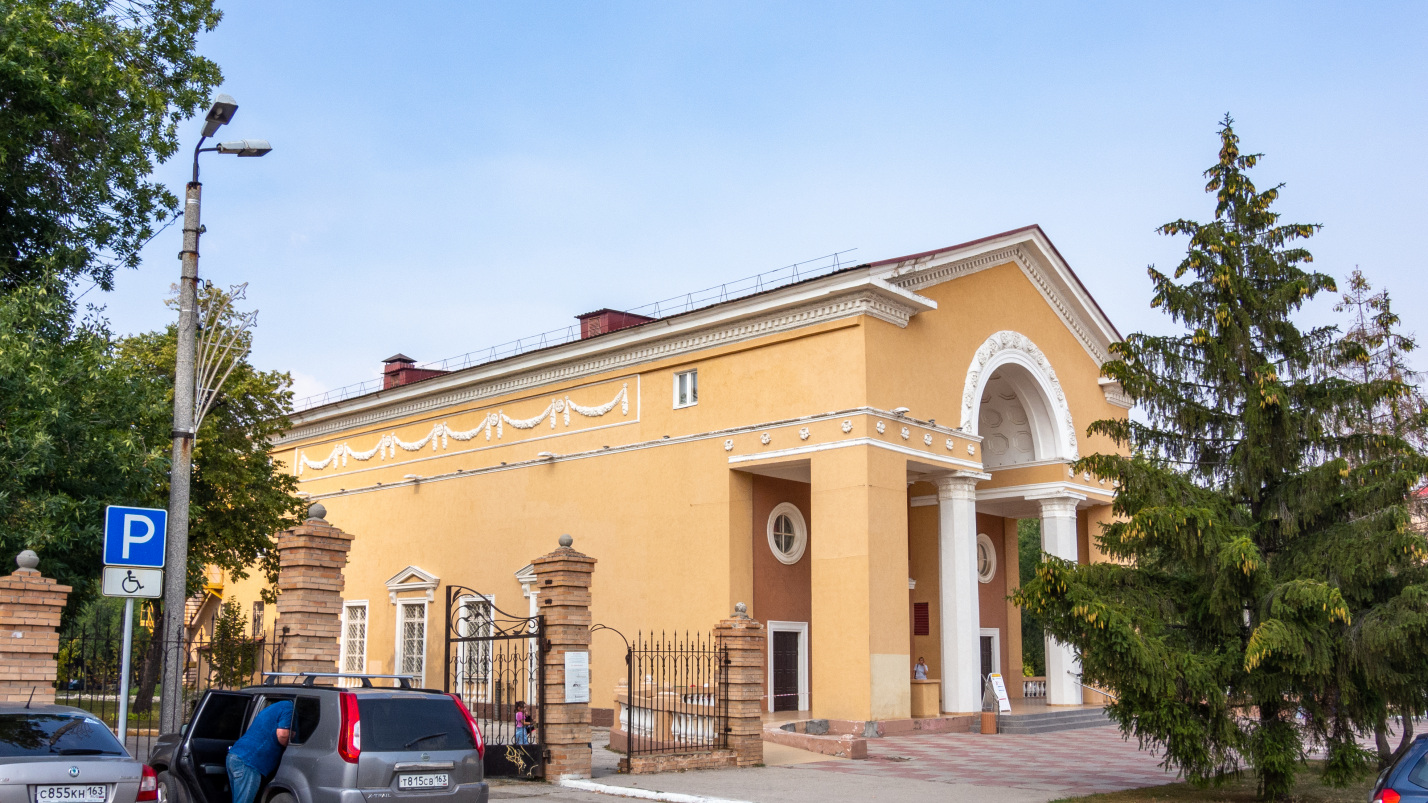 Novokuybyshevsk, Коммунистическая улица, 38Б