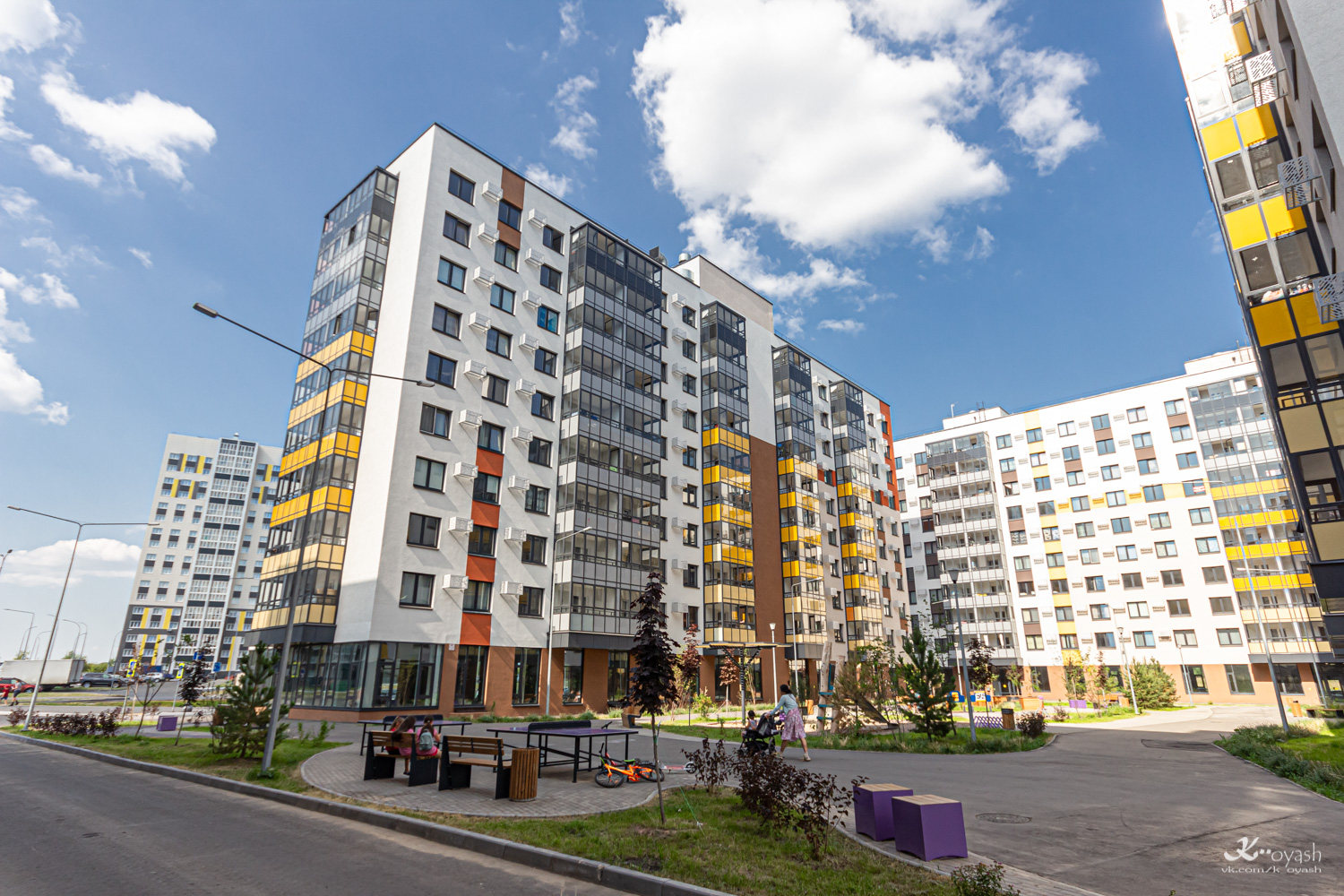 Kazan, Улица Альфии Авзаловой, 3; Улица Генерала Махмута Гареева, 9 / Улица Альфии Авзаловой, 1