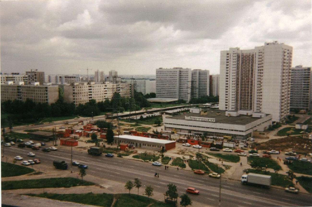 Москва, Калужско-Рижская линия Московского метрополитена, станция метро «Коньково»; Улица Островитянова, 31; Профсоюзная улица, 109*; Улица Островитянова, 31*; Улица Островитянова, 33А; Профсоюзная улица, 109; Улица Островитянова, 32