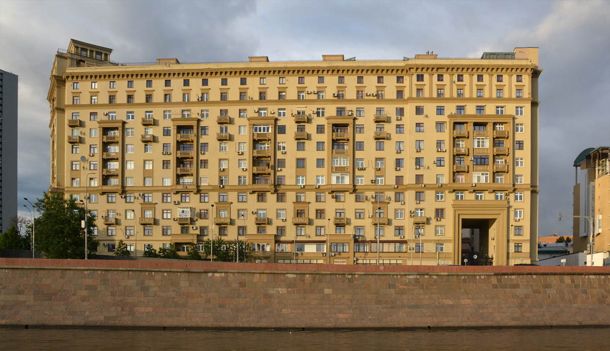 Moscow, Улица Новый Арбат, 31 / Смоленская набережная, 12