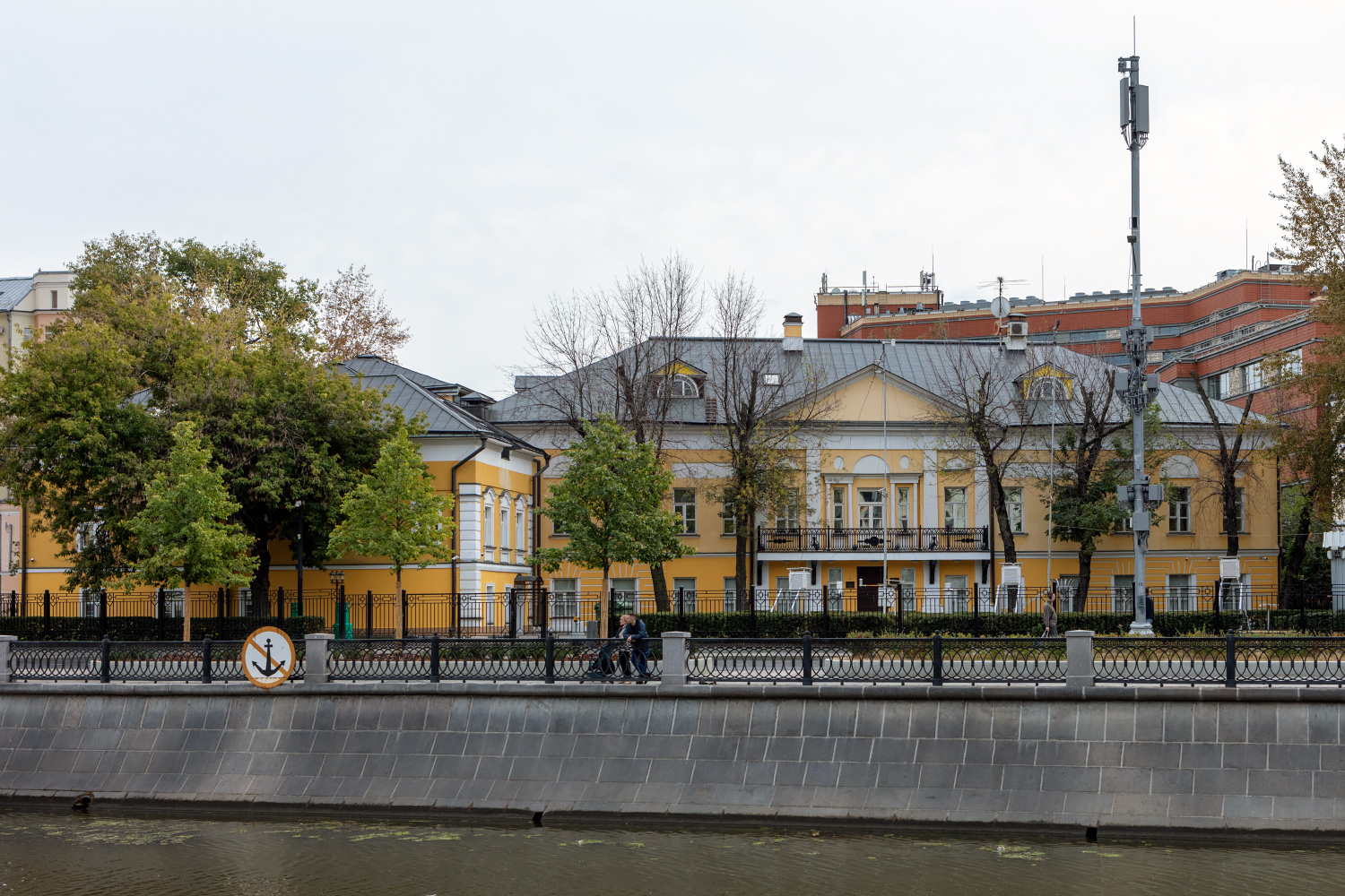 Moskwa, Средний Овчинниковский переулок, 1 стр. 1