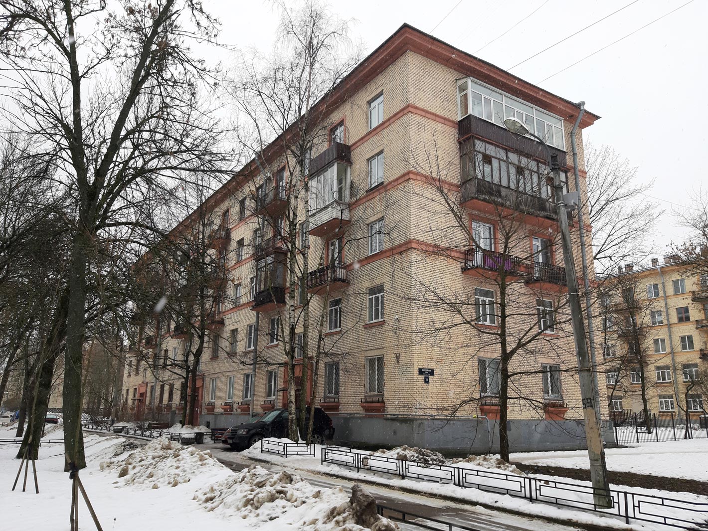 Санкт-Петербург, Бассейная улица, 33
