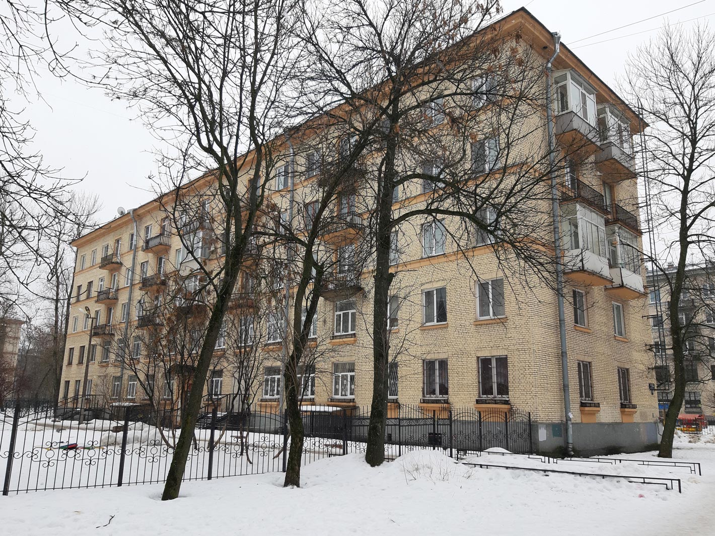 Санкт-Петербург, Бассейная улица, 31