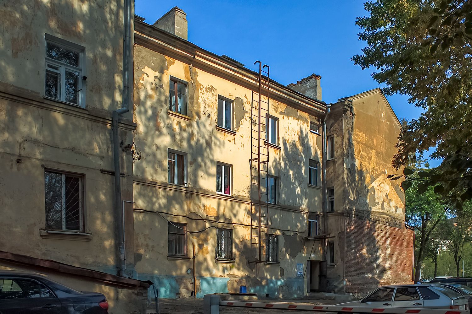 Уфа, Улица 8 Марта, 30 / Владивостокская улица, 27