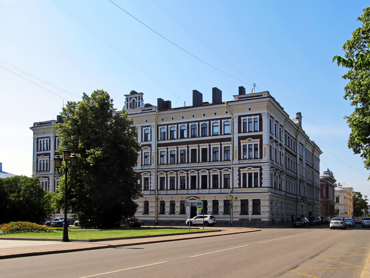 Vyborg, Улица Пушкина, 12 / Крепостная улица, 37