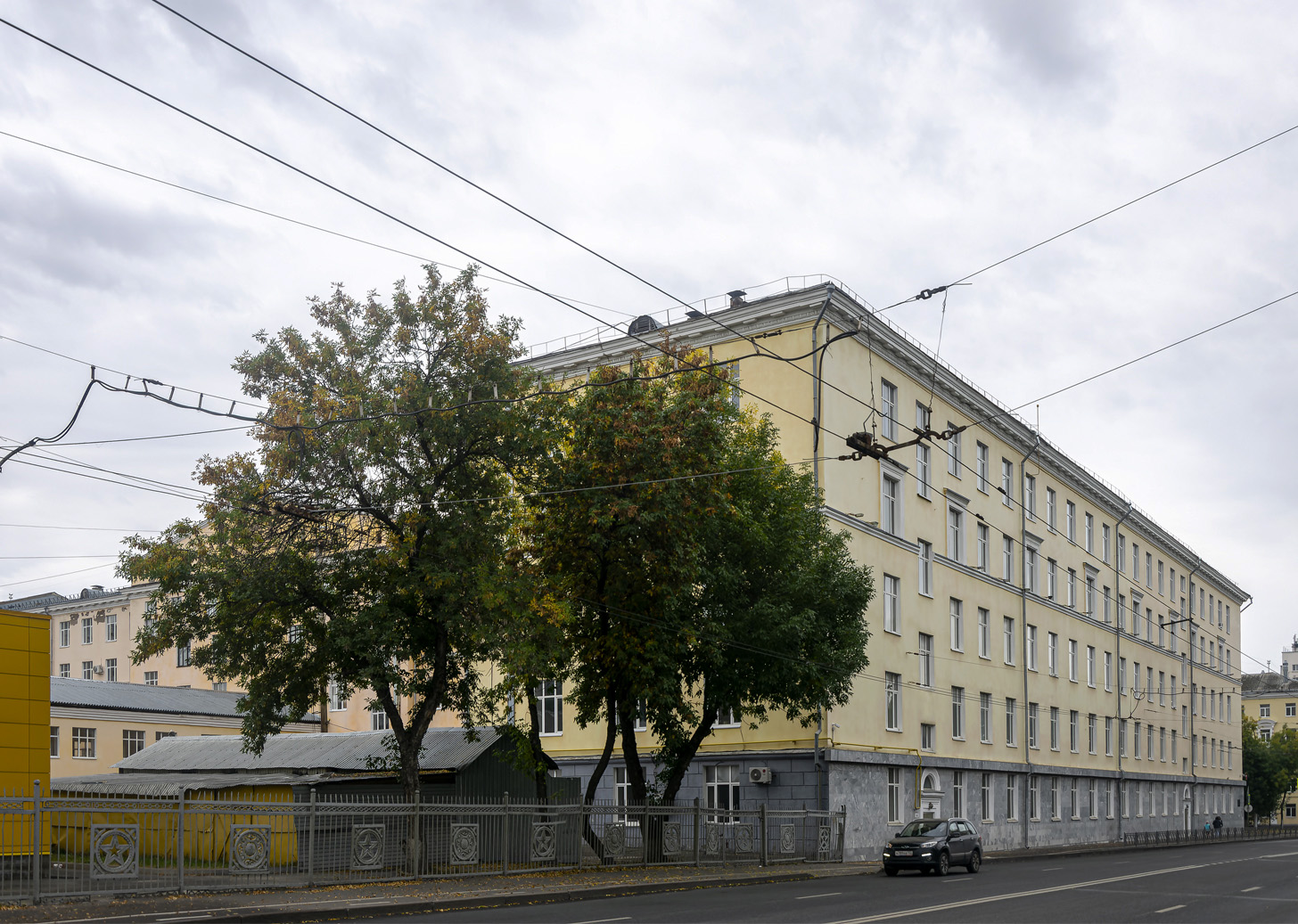 Уфа, Улица Космонавтов, 1 / Улица Комарова, 22