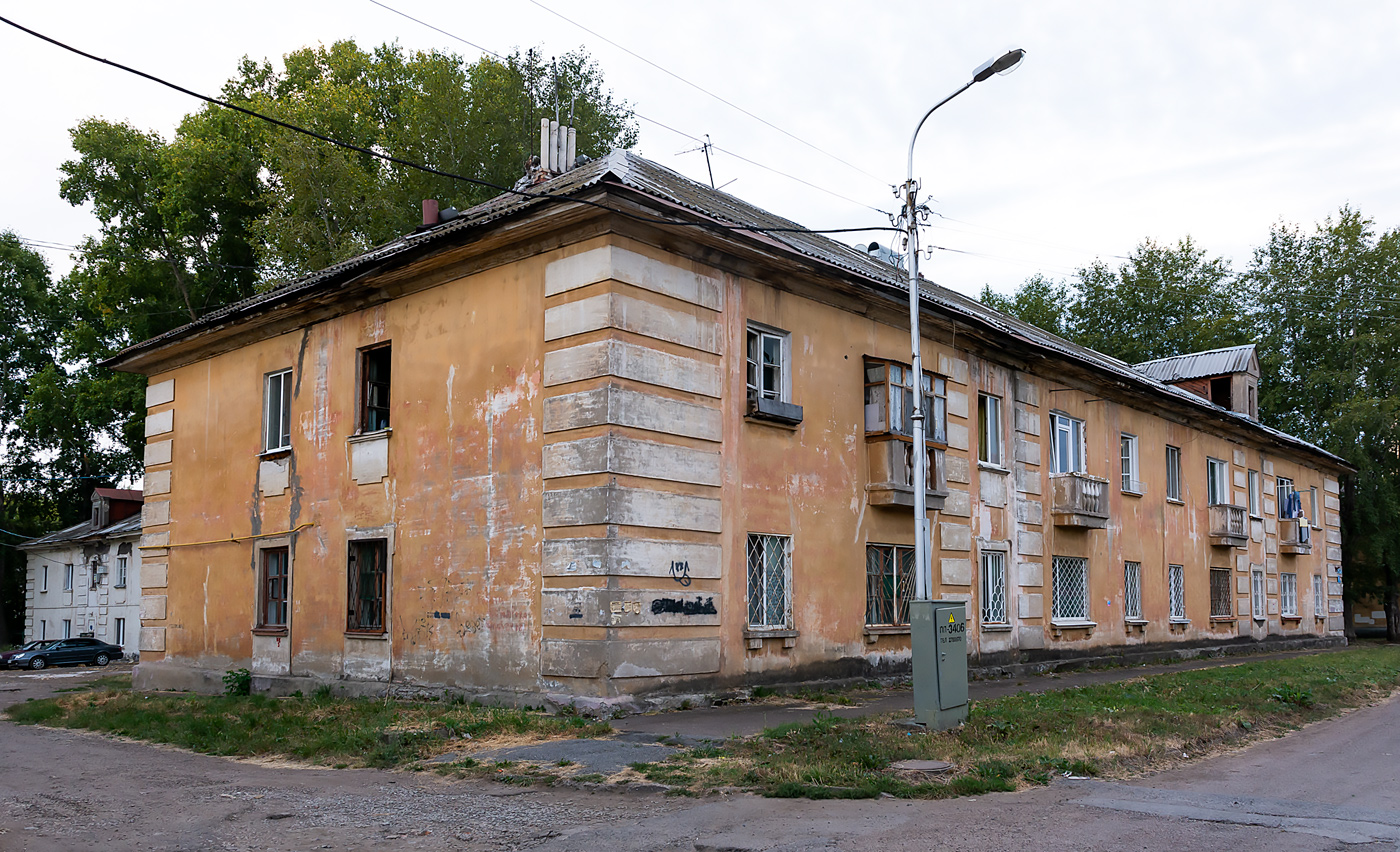Ufa, Улица Герцена, 18 / Улица Репина, 22