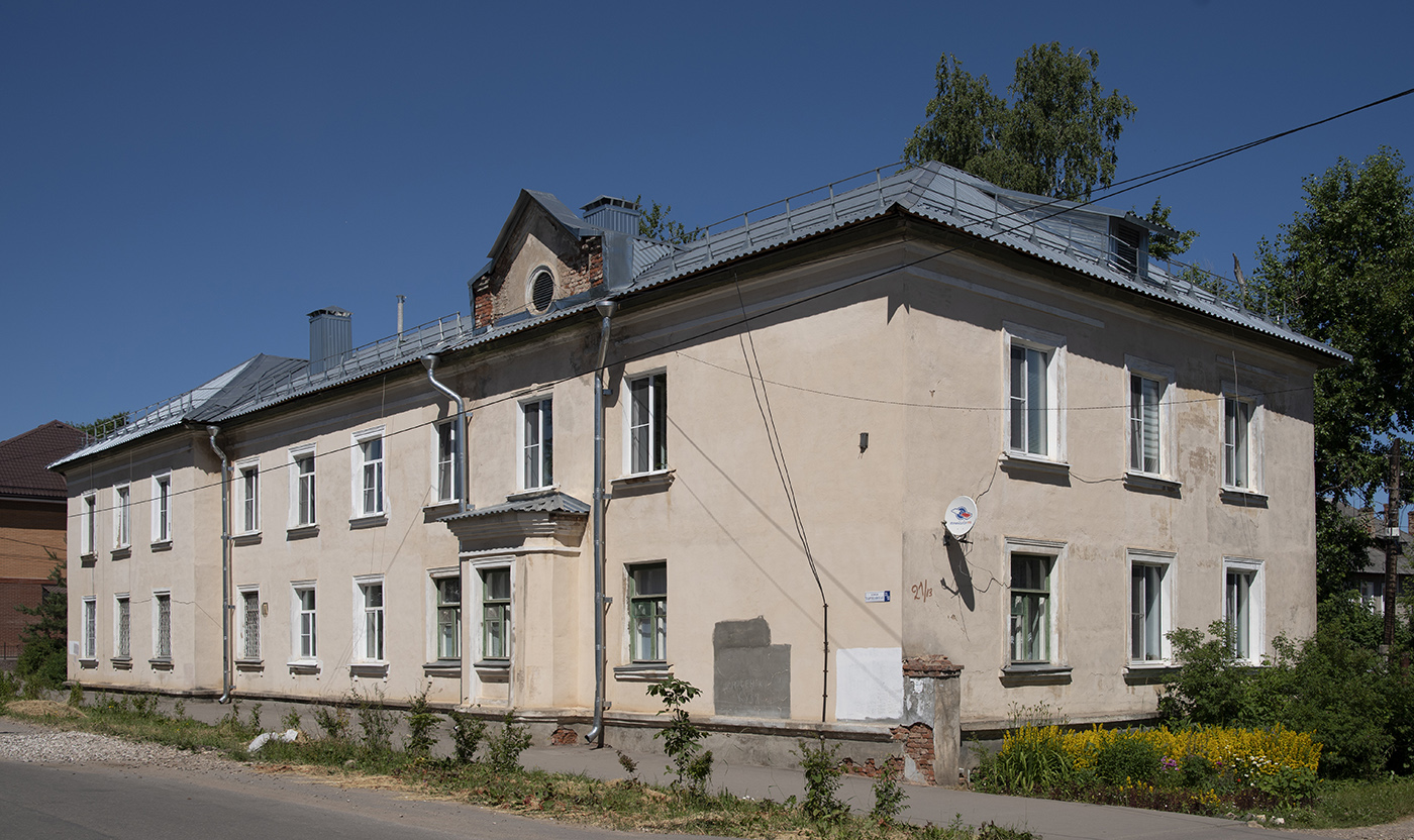Ржев, Партизанская улица, 21 / Улица Кривощапова, 13