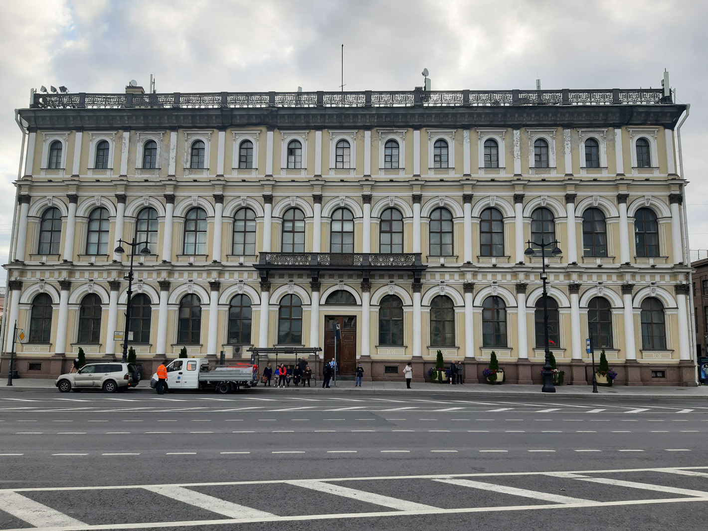 Санкт-Петербург, Набережная реки Мойки, 89 / Большая Морская улица, 44