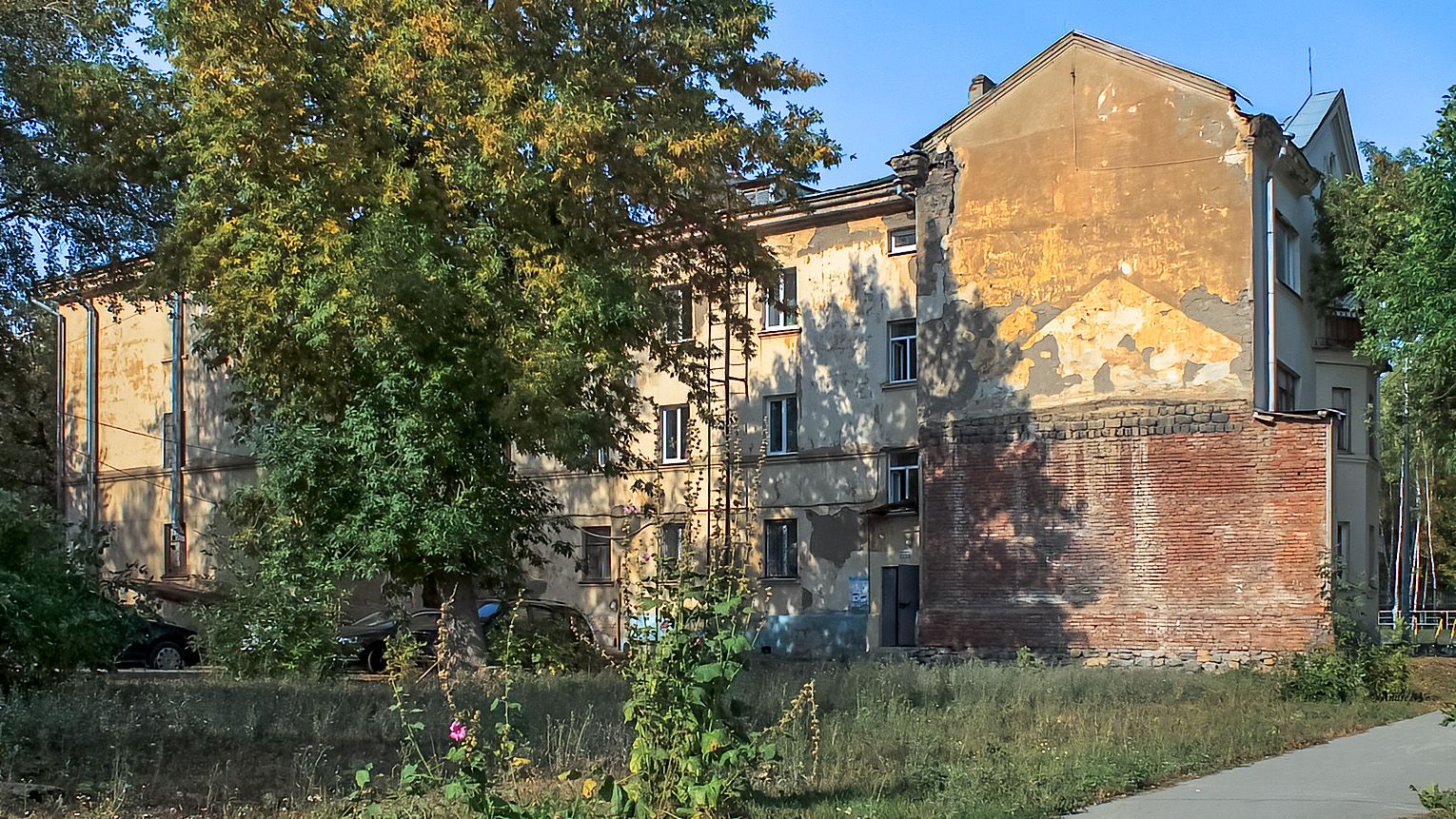 Ufa, Улица 8 Марта, 30 / Владивостокская улица, 27