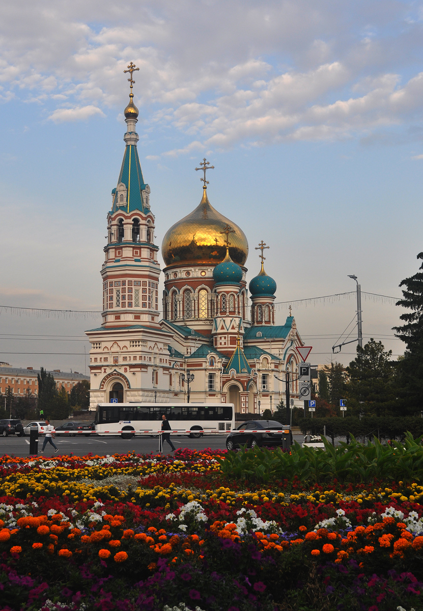 Омск, Тарская улица, 7 / Интернациональная улица, 12