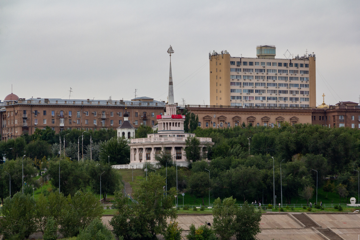 Волгоград, Набережная 62-й Армии, 1а; улица Маршала Чуйкова, 1; Советская улица, 5