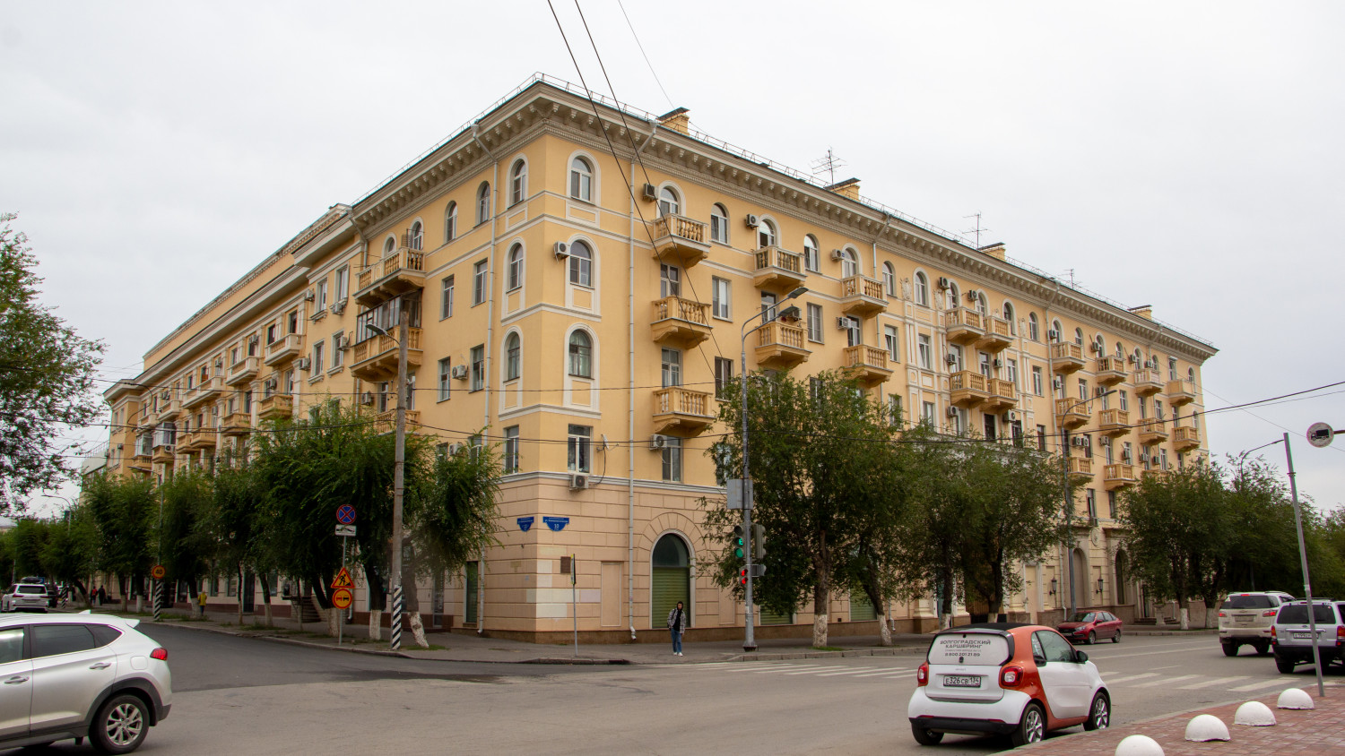 Volgograd, Коммунистическая улица, 10 (подъезды 5-8); Коммунистическая улица, 10 (подъезды 1-4)