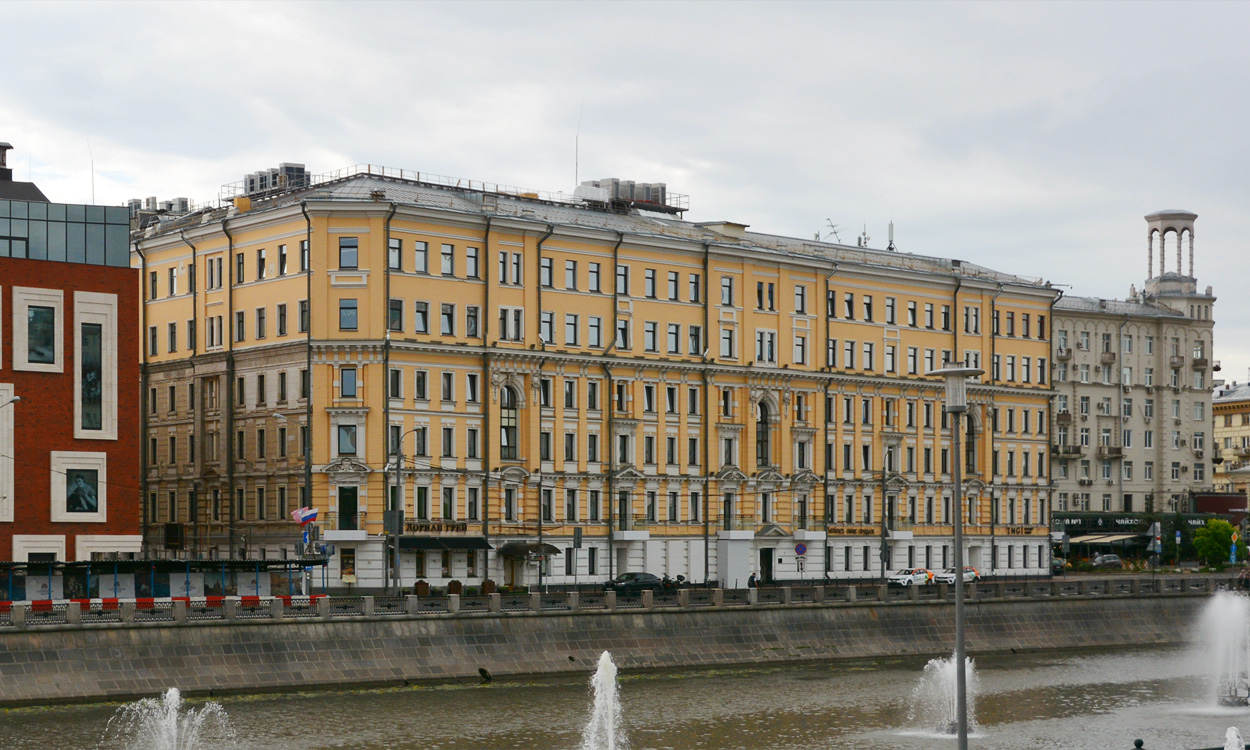 Москва, Кадашевская набережная, 6 / Старомонетный переулок, 1 / Малый Толмачёвский переулок, 2
