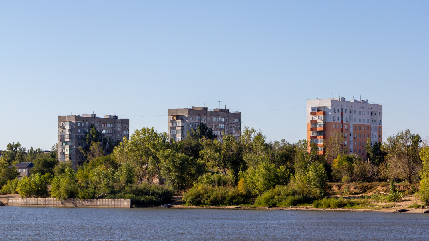 Нариманов, Набережная улица, 8; Набережная улица, 12; Набережная улица, 16