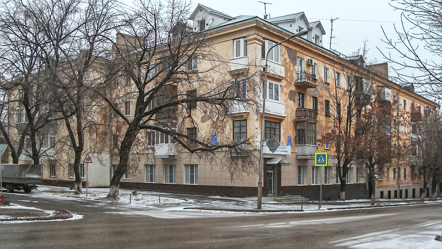 Уфа, Улица Калинина, 17 / Шкаповский переулок, 2
