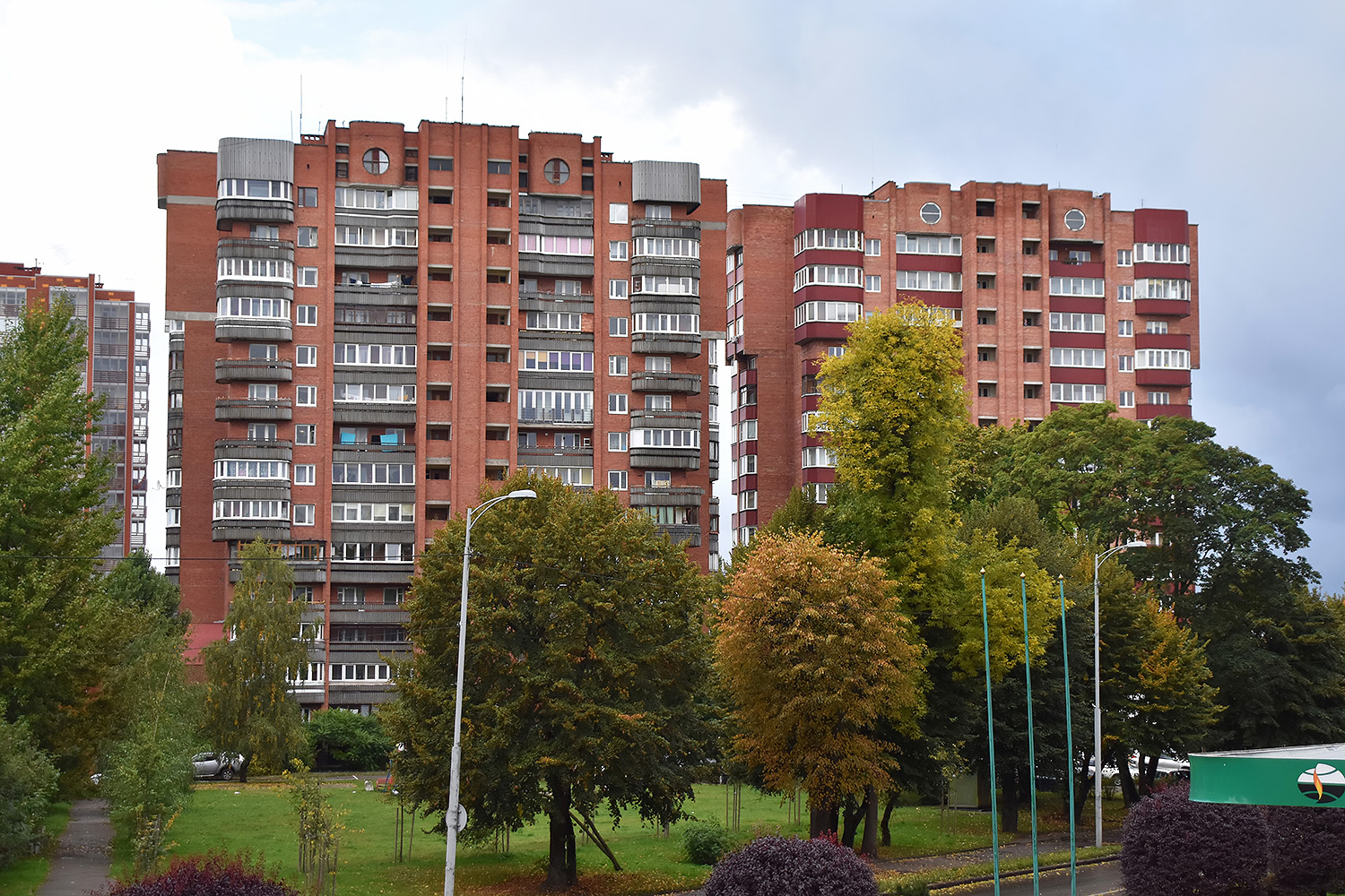 Калининград, Улица 9 апреля, 98; Улица 9 апреля, 100-102