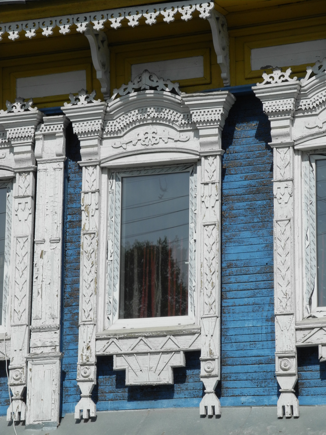 Ростов, Ленинская улица, 28 / Улица Фрунзе, 18. Резные наличники
